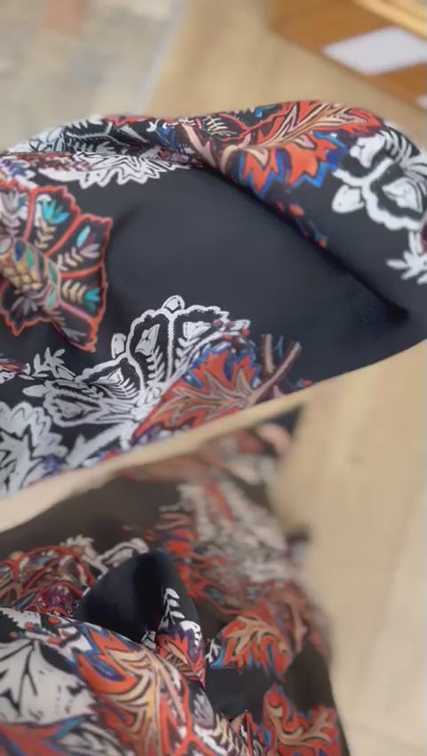 zwart-damesjurk-lang-met-riem-hijab-cheyysmode-video